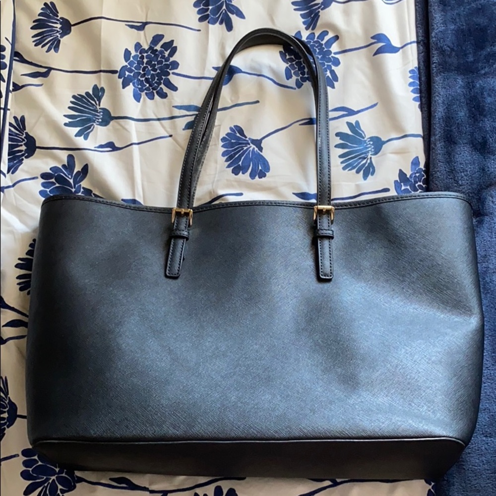 Michael Kors (MK) + Wallet - Picture 2 of 7